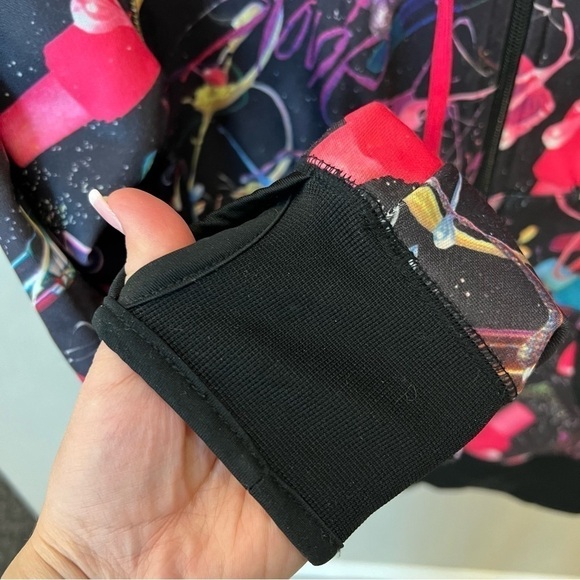 Volcom × B4BC Lipstick Nail Polish Hoodie
Jacket Womens, multicolor,size Small - Picture 9 of 16